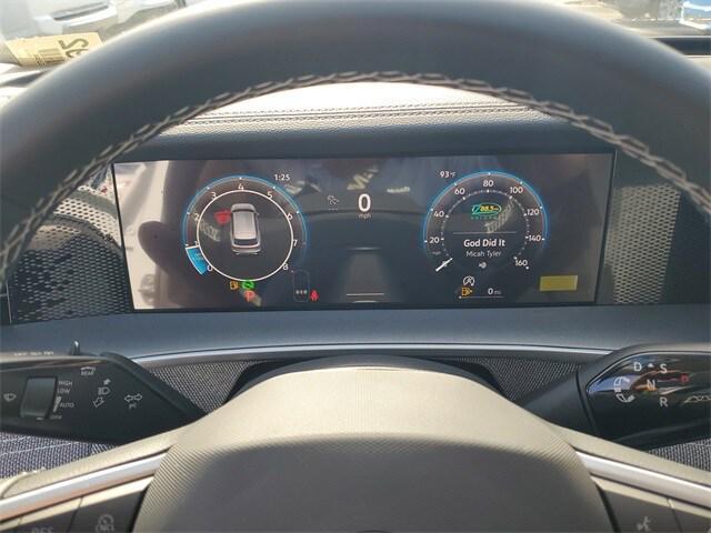 Photo of 2025 Pure White Volkswagen Tiguan