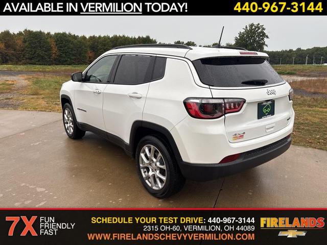 Photo of 2023 Bright White Clearcoat Jeep Compass