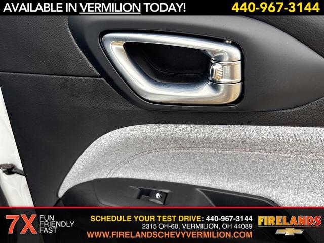 Photo of 2023 Bright White Clearcoat Jeep Compass