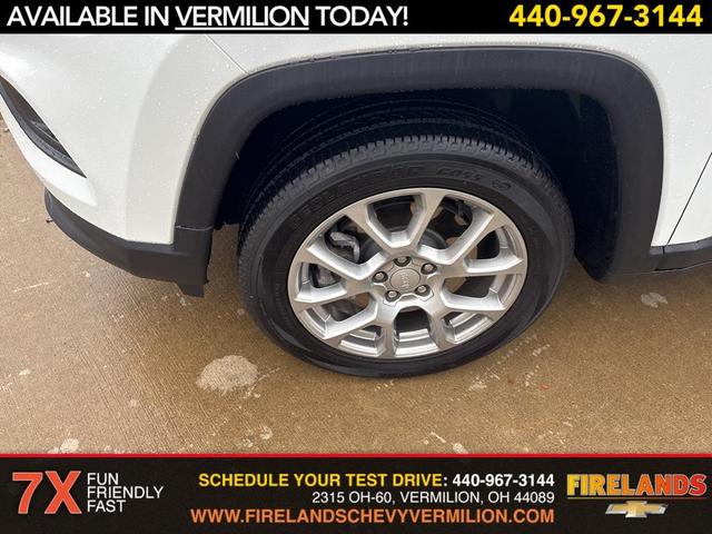 Photo of 2023 Bright White Clearcoat Jeep Compass
