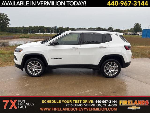 Photo of 2023 Bright White Clearcoat Jeep Compass