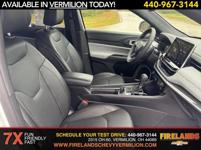 Photo of 2023 Bright White Clearcoat Jeep Compass