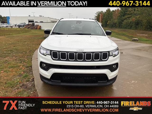 Photo of 2023 Bright White Clearcoat Jeep Compass