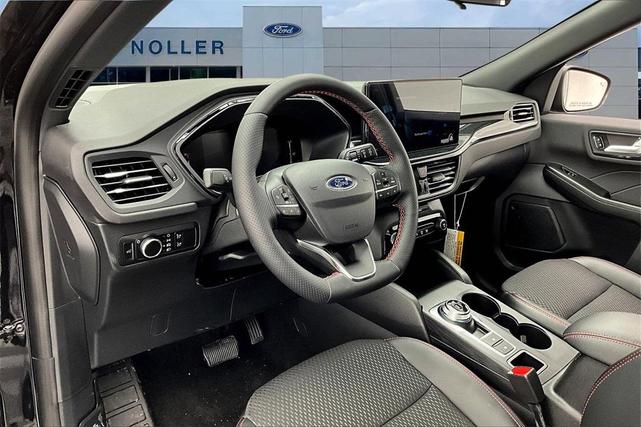 Photo of 2025 Agate Black Metallic Ford Escape