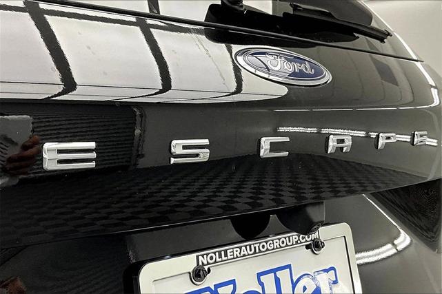 Photo of 2025 Agate Black Metallic Ford Escape