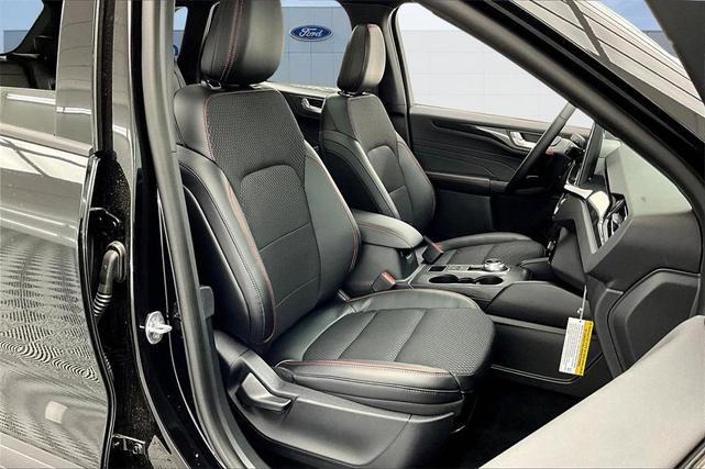 Photo of 2025 Agate Black Metallic Ford Escape