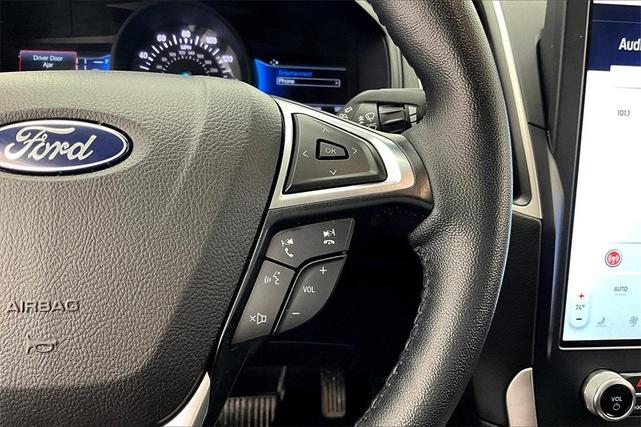 Photo of 2023 Black Metallic Ford Edge