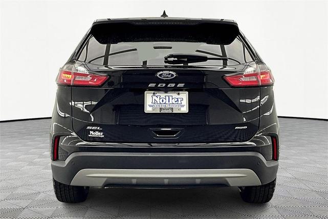 Photo of 2023 Black Metallic Ford Edge
