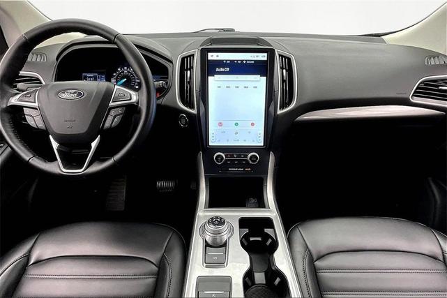 Photo of 2023 Black Metallic Ford Edge