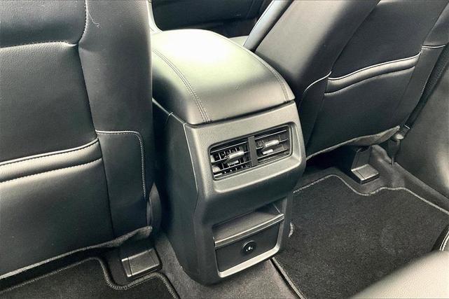 Photo of 2023 Black Metallic Ford Edge