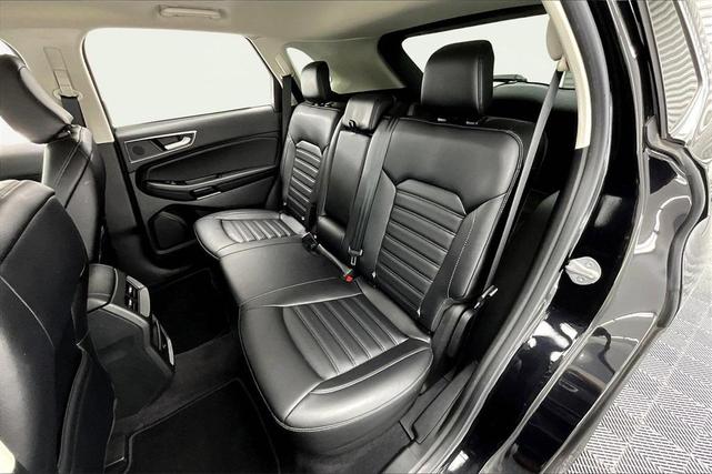 Photo of 2023 Black Metallic Ford Edge