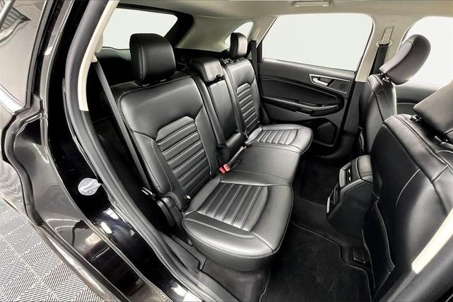 Photo of 2023 Black Metallic Ford Edge