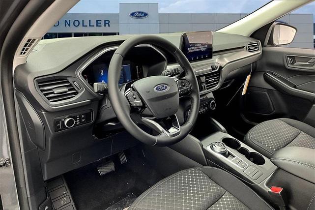 Photo of 2025 Carbonized Gray Metallic Ford Escape