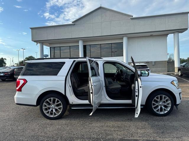 Photo of 2019 White Platinum Clearcoat Metallic Ford Expedition Max