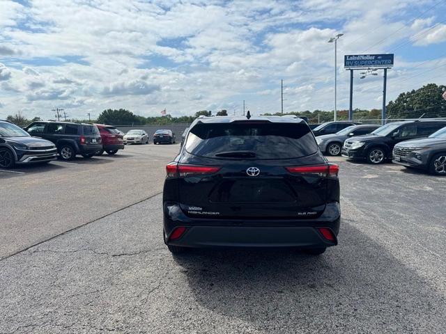 Photo of 2022 Black Toyota Highlander