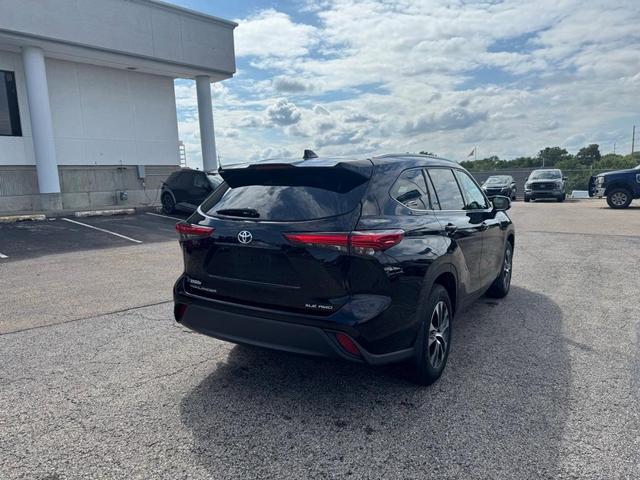 Photo of 2022 Black Toyota Highlander