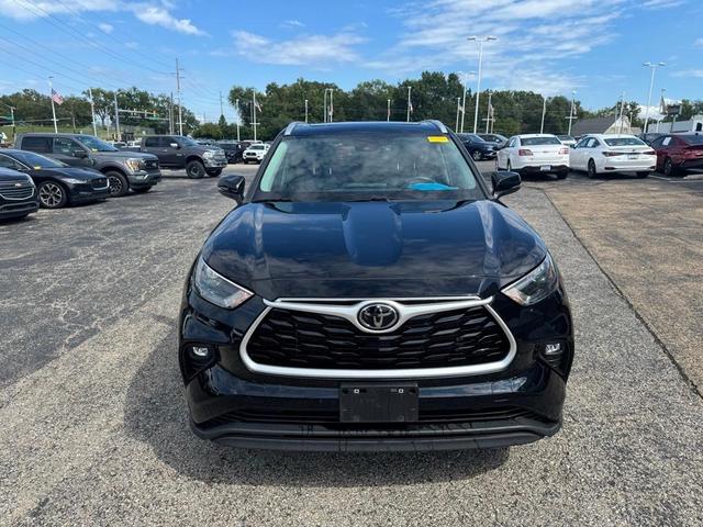 Photo of 2022 Black Toyota Highlander