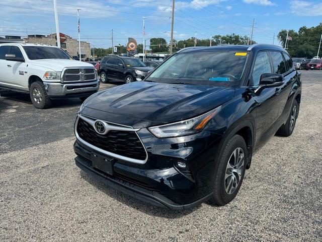 Photo of 2022 Black Toyota Highlander