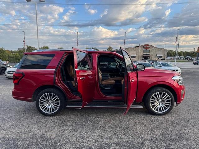 Photo of 2022 Rapid Red Metallic Tinted Clearcoat Ford Expedition