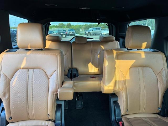 Photo of 2022 Rapid Red Metallic Tinted Clearcoat Ford Expedition