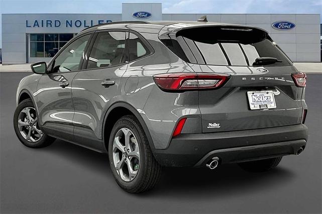 Photo of 2025 Carbonized Gray Metallic Ford Escape