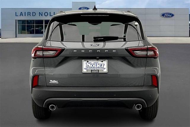 Photo of 2025 Carbonized Gray Metallic Ford Escape