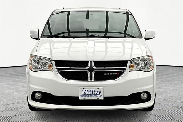 Photo of 2017 White Knuckle Clearcoat Dodge Grand Caravan