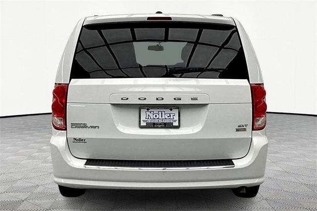 Photo of 2017 White Knuckle Clearcoat Dodge Grand Caravan