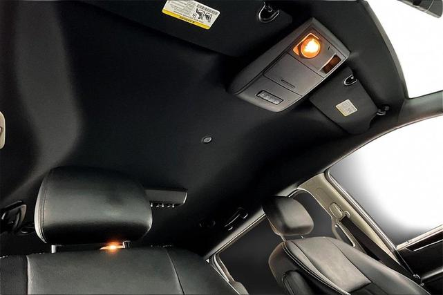 Photo of 2017 White Knuckle Clearcoat Dodge Grand Caravan