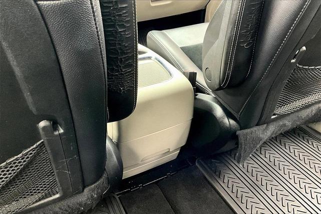Photo of 2017 White Knuckle Clearcoat Dodge Grand Caravan