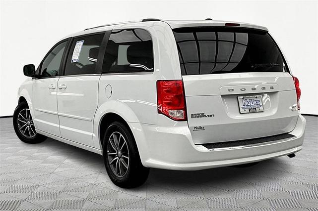 Photo of 2017 White Knuckle Clearcoat Dodge Grand Caravan