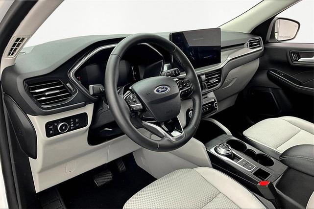 Photo of 2023 Star White Ford Escape