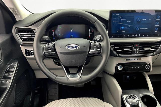 Photo of 2023 Star White Ford Escape