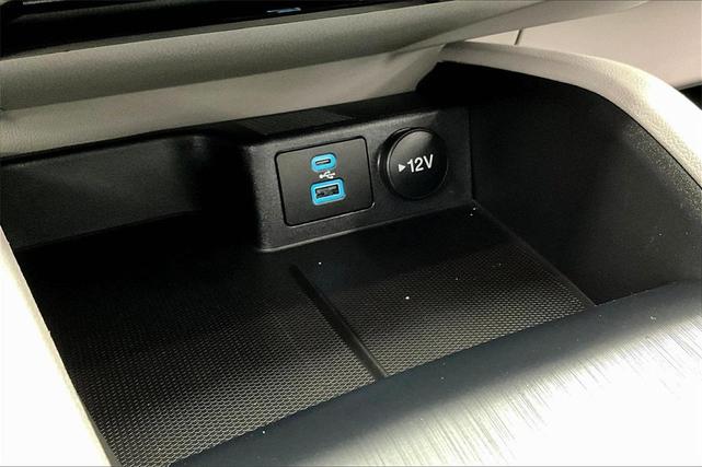 Photo of 2023 Star White Ford Escape