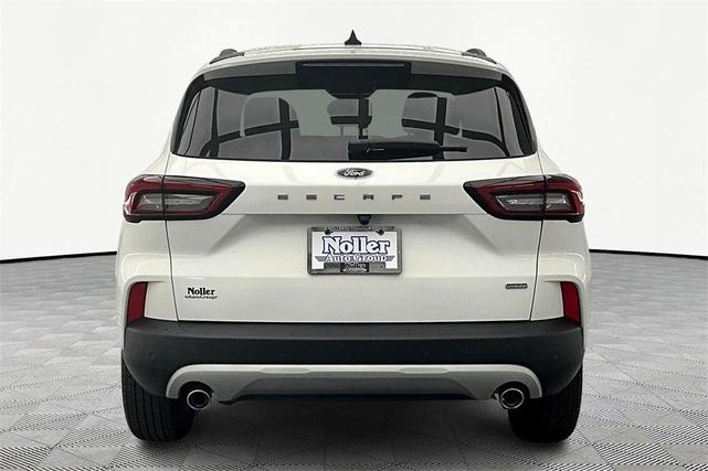 Photo of 2023 Star White Ford Escape
