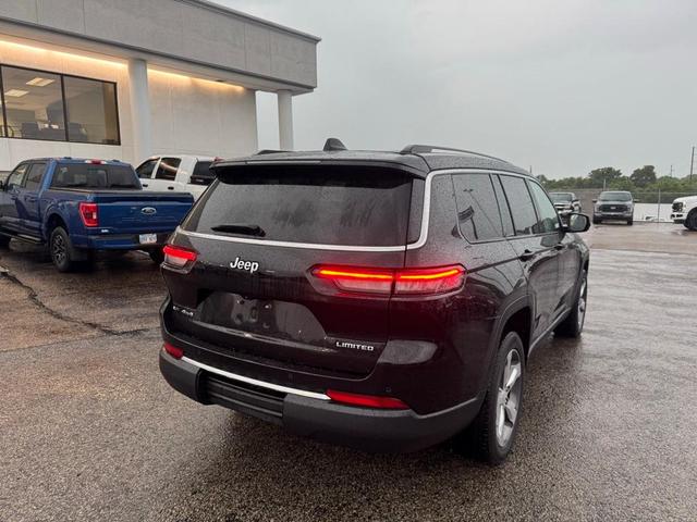 Photo of 2021 Diamond Black Jeep Grand Cherokee L