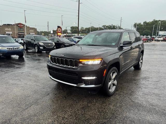 Photo of 2021 Diamond Black Jeep Grand Cherokee L