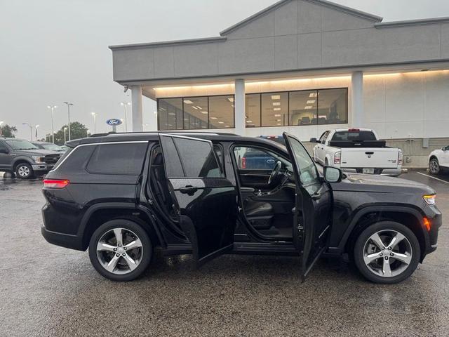Photo of 2021 Diamond Black Jeep Grand Cherokee L