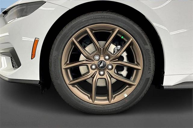 Photo of 2025 Oxford White Ford Mustang