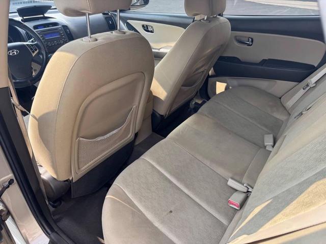 Photo of 2010 Tan Hyundai ELANTRA