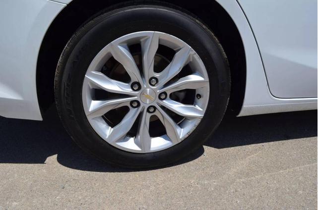 Photo of 2022 White Chevrolet Malibu
