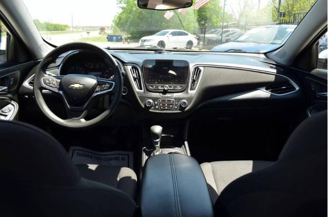 Photo of 2022 White Chevrolet Malibu
