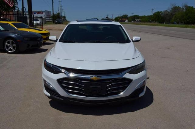 Photo of 2022 White Chevrolet Malibu