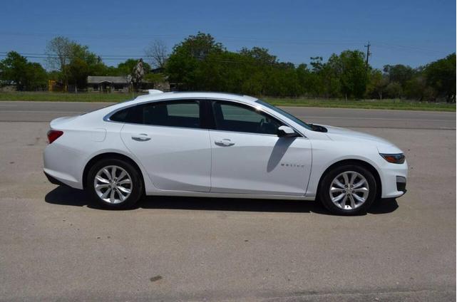 Photo of 2022 White Chevrolet Malibu