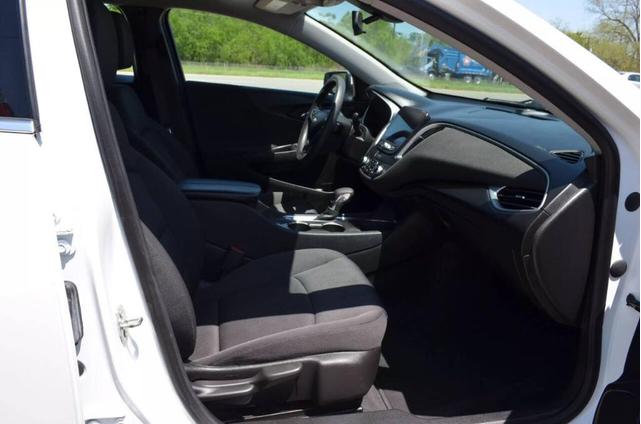 Photo of 2022 White Chevrolet Malibu