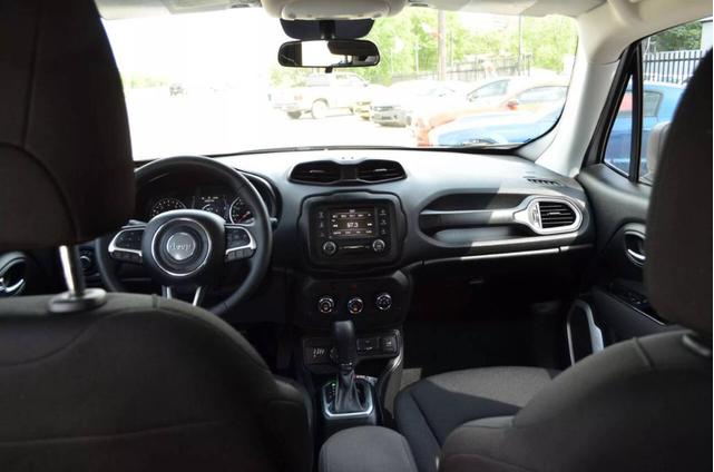 Photo of 2018 Silver Jeep Renegade