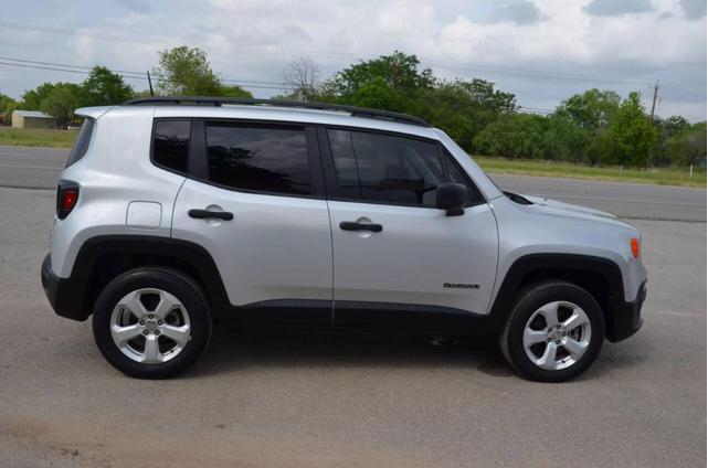 Photo of 2018 Silver Jeep Renegade