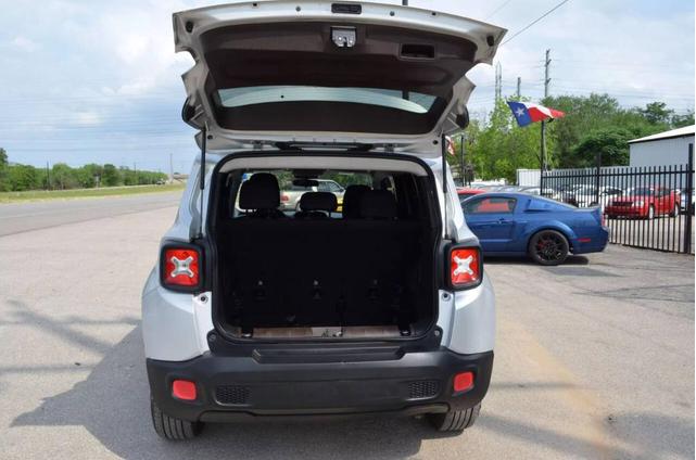 Photo of 2018 Silver Jeep Renegade