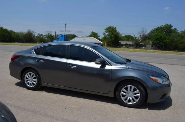 Photo of 2018 Gun Metallic Nissan Altima