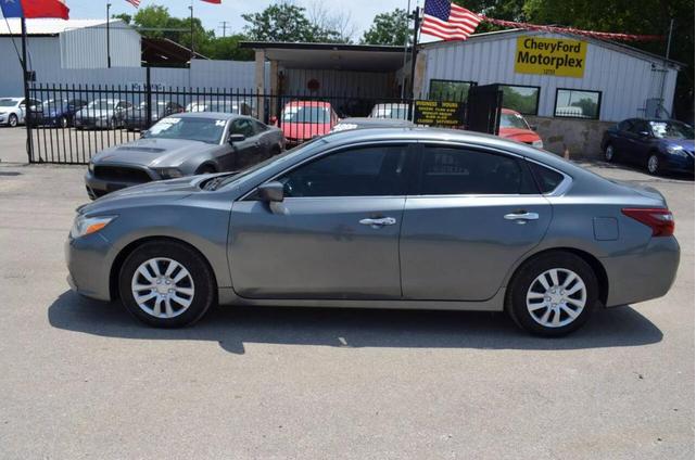 Photo of 2018 Gun Metallic Nissan Altima